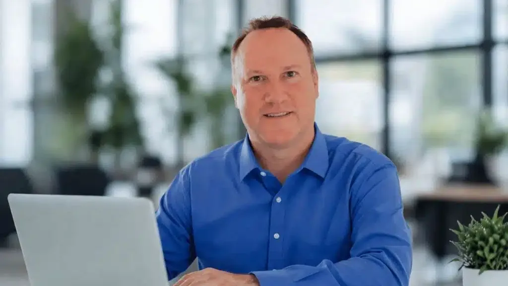 Individuelle Beratung und Support – Frank Wingerath am Arbeitsplatz